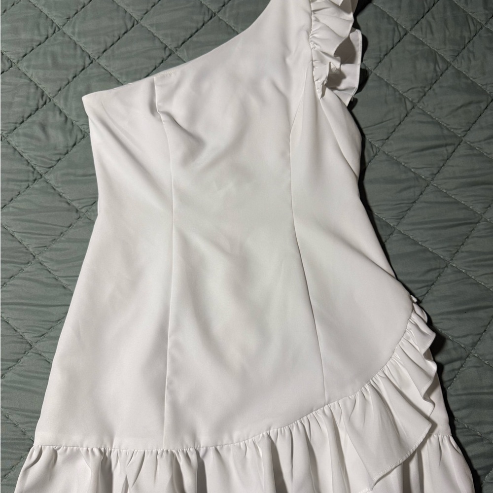 DO+BE White One-Shoulder Dress